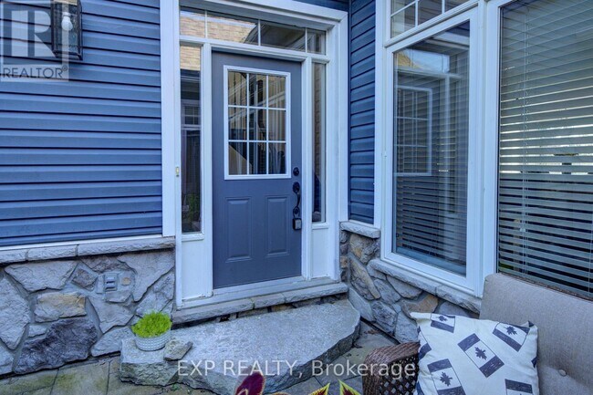 Building Photo - 63 Silver Crescent