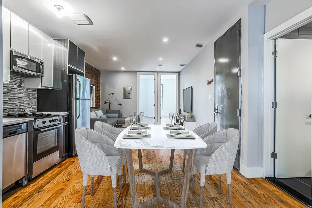 Primary Photo - Furnished room/NOT APARTMENT