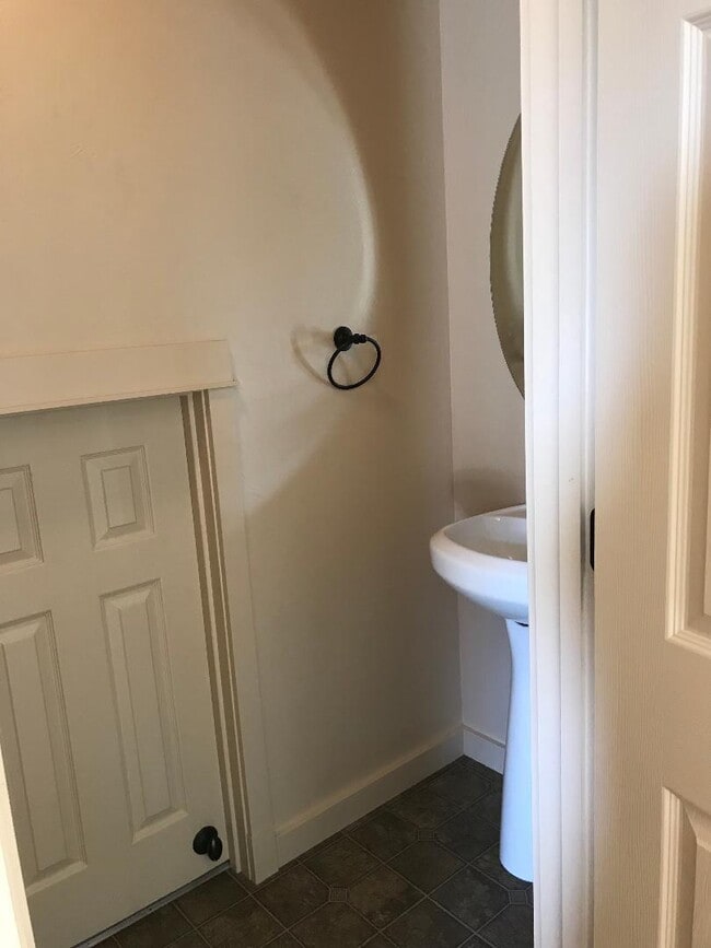 Building Photo - 3 Bedrooms 2 1/2 Bathroom Bozeman Townhouse - Great Location