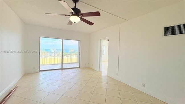 Foto del edificio - 4117 Bougainvilla Dr