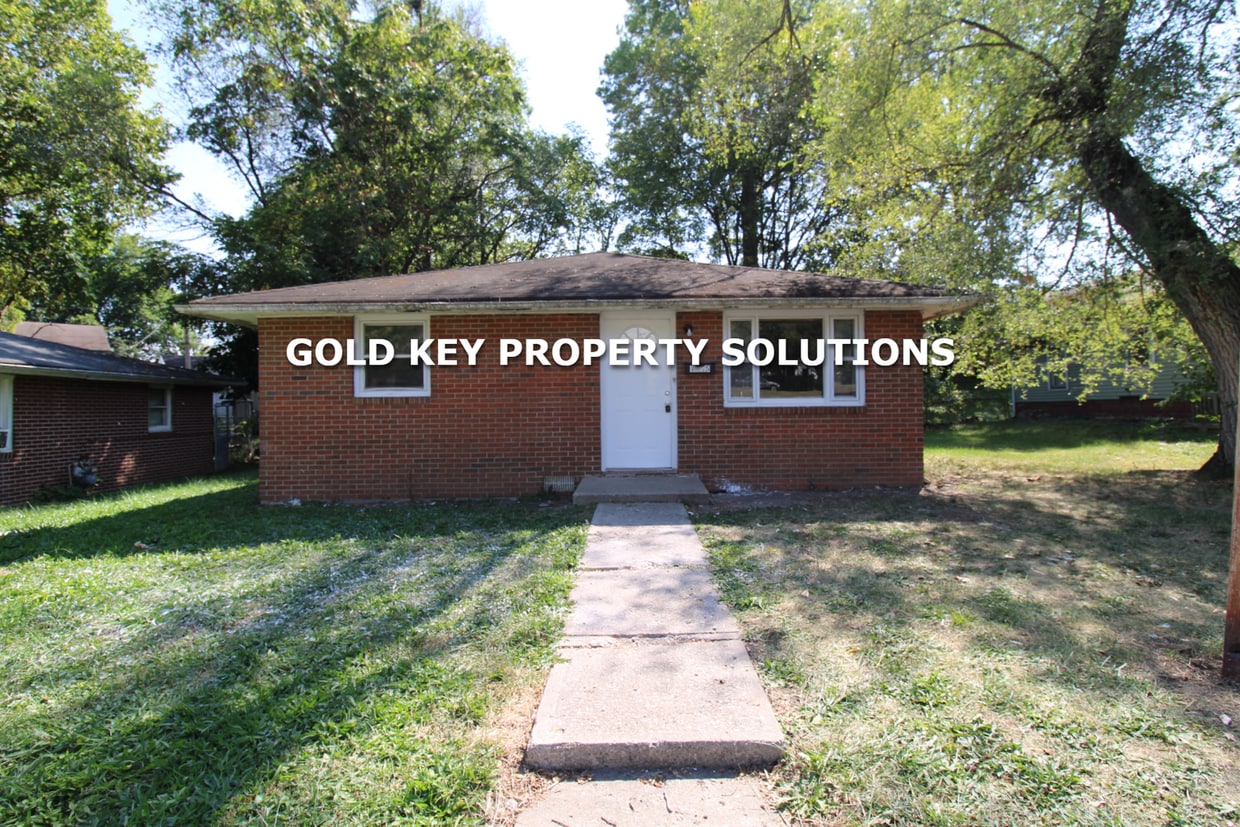 Primary Photo - 3 BR 1 BA Brick Ranch with New Flooring an...