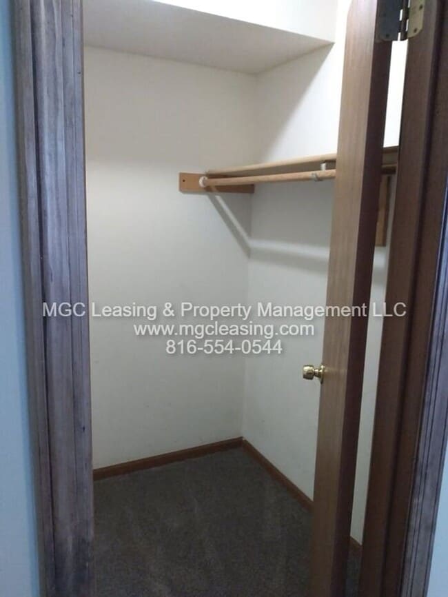 Building Photo - 1 Bedroom apartment in Olathe, KS