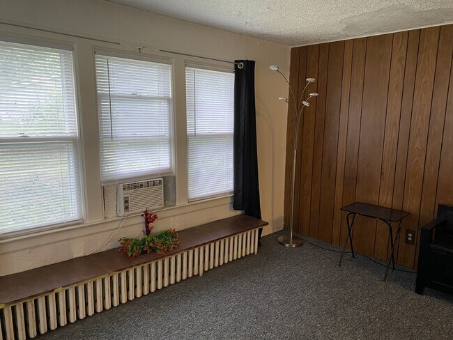 Building Photo - 596 Pleasant Ave