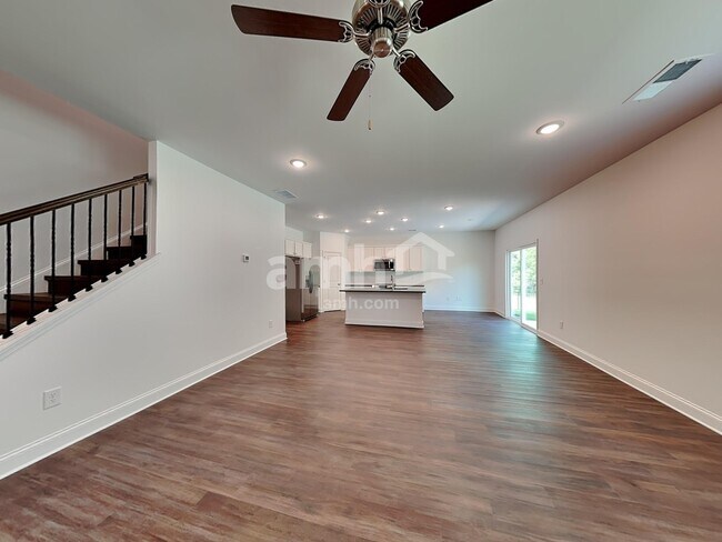 Foto del edificio - 108 Spruce Cir