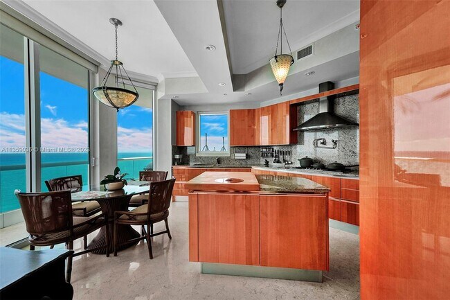 Building Photo - 16051 Collins Ave