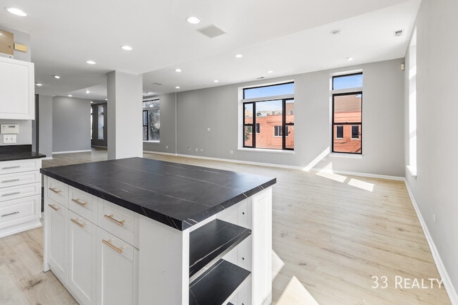 Building Photo - Renovated Huge 3 Bedroom plus Office and 2...