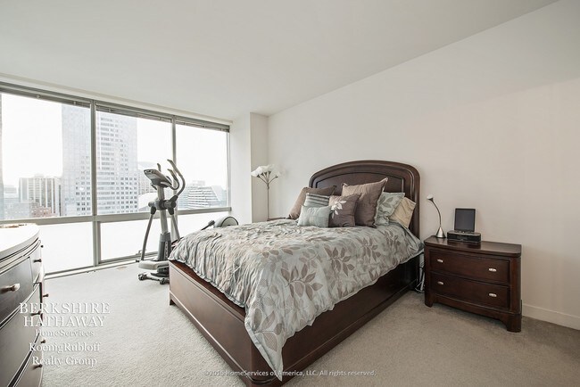 Building Photo - 8 E Randolph