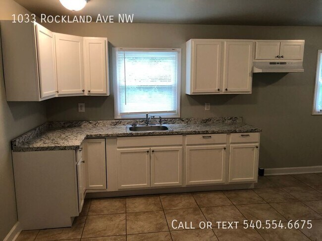 Foto del edificio - 1033 Rockland Ave NW