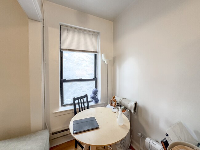 Foto del edificio - 3345 N Marshfield Ave