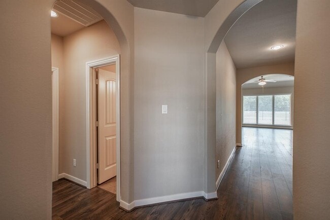 Building Photo - 99 West Wading Pond Circle