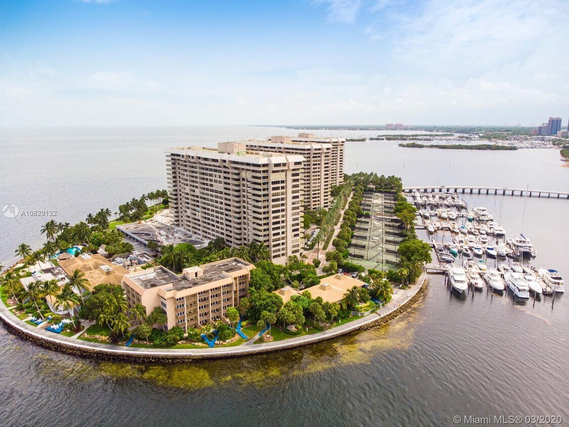 Foto principal - 3 Grove Isle Dr