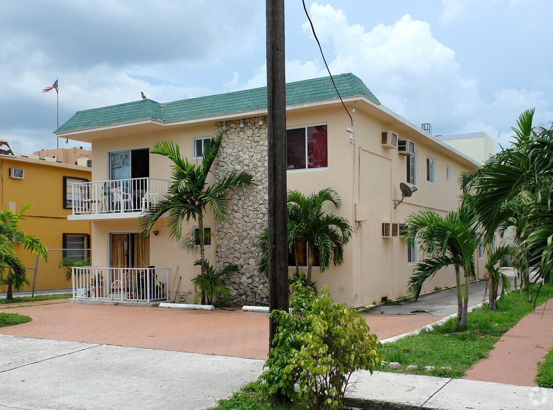 Building Photo - 1042 NW 5th St