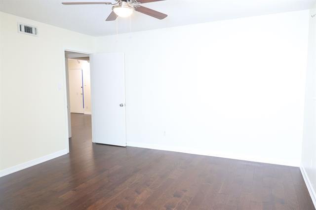 Foto del edificio - 5835 Sandhurst Ln