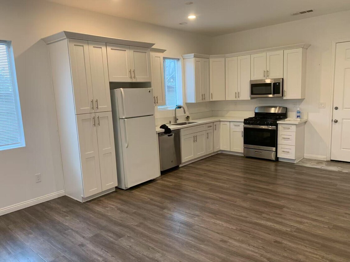 Foto principal - 5336 Huddart Ave