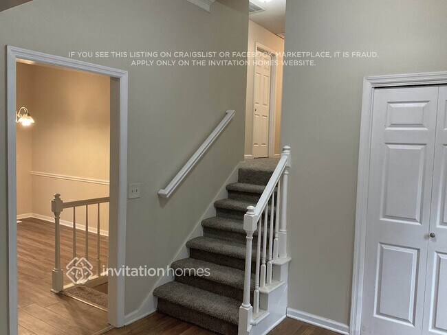 Foto del edificio - 211 Whisperwood Ln