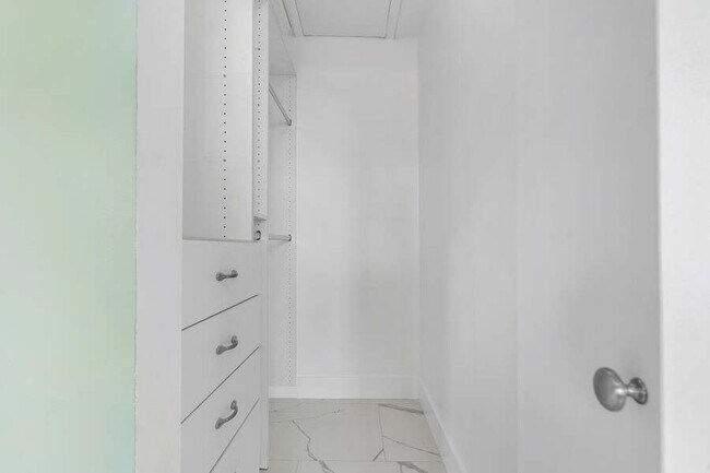 Building Photo - 5 SW 3rd St