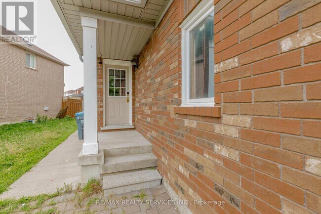 Building Photo - 106 Narrow Valley Crescent
