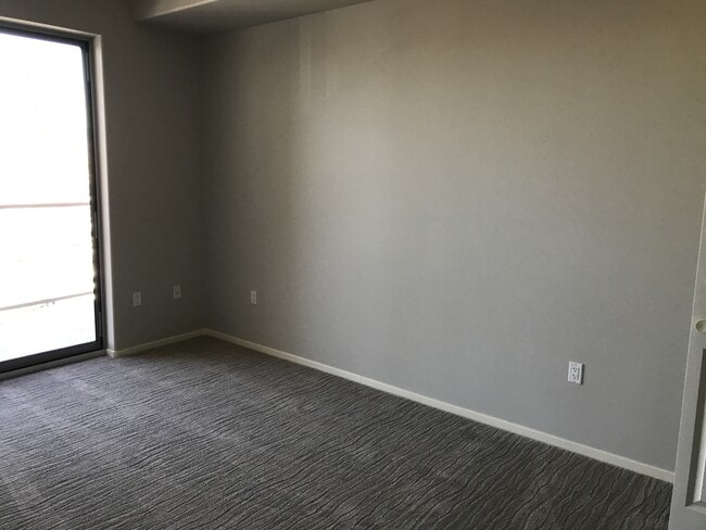 Building Photo - TWO WEEKS FREE RENT*** Gorgeous One Las Ve...