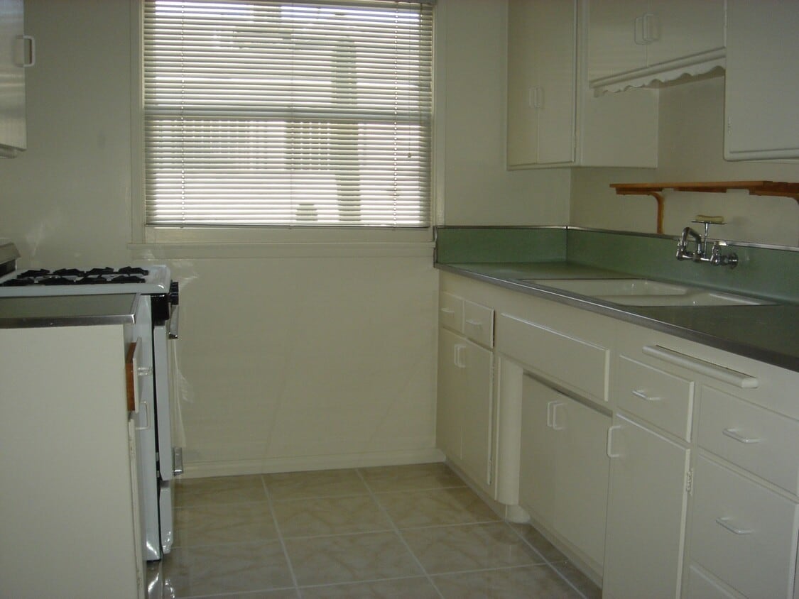 Primary Photo - 1517 Pontius Ave