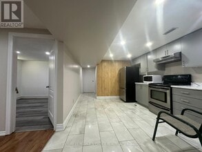 Building Photo - 1129 Langs Cir