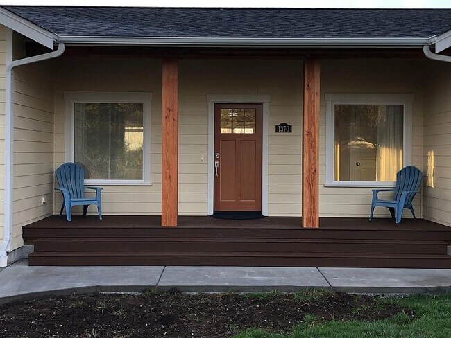 Building Photo - 1370 Country Ln