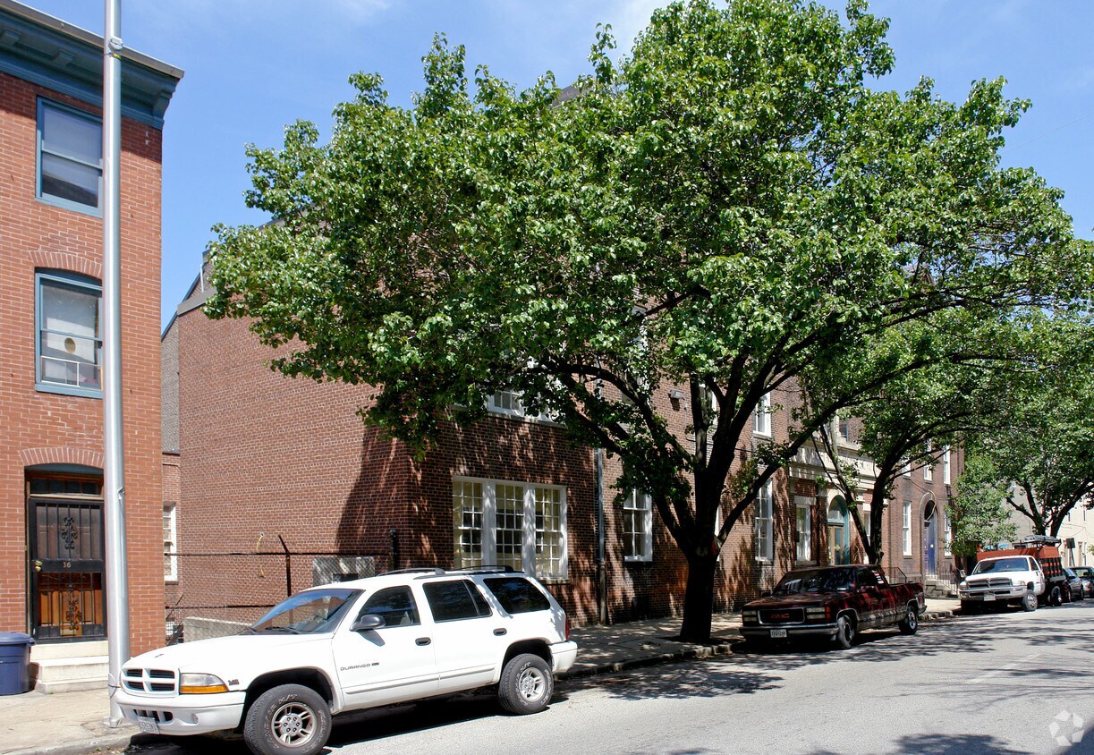 Primary Photo - 10 S Wolfe St