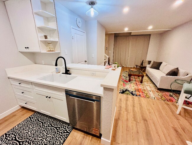 Foto del edificio - 389 Half Moon Ln