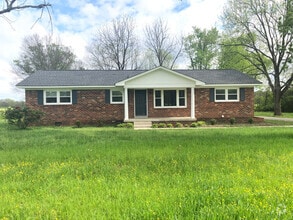 Building Photo - 2404 Dilton Mankin Rd