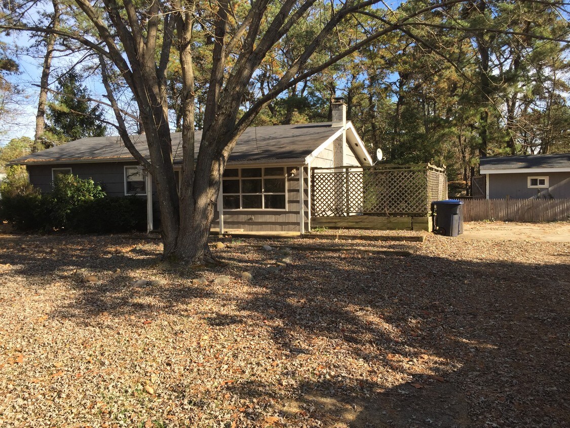 203 Oriole Rd, Country Lake Estates, NJ 08015 House Rental in Country