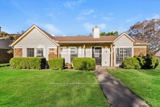 Building Photo - 2213 Salerno Dr