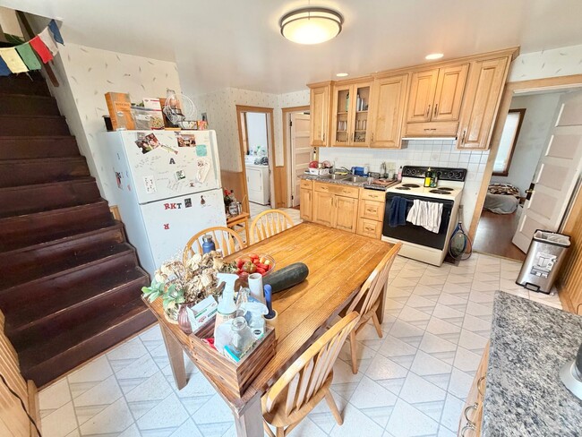 Photo - 461-463 Colchester Avenue Apartment