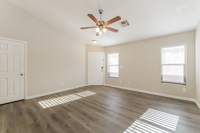 Foto del edificio - 6486 Coldwater Bay Dr