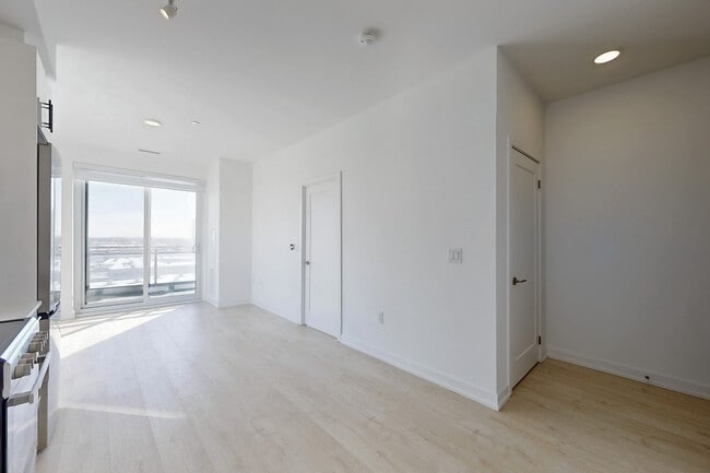 Photo du bâtiment - 9751 Markham Rd