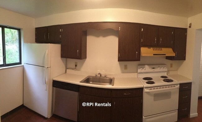 Building Photo - 2 Bedroom Townhouse