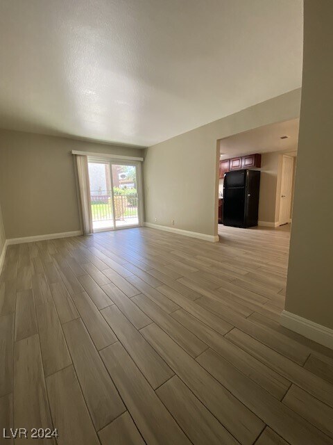 Building Photo - 4981 River Glen Dr