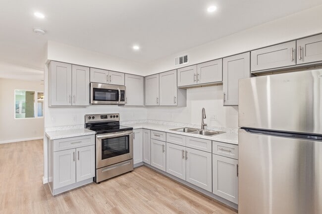 Photo - 1436 E Broadway Apartment