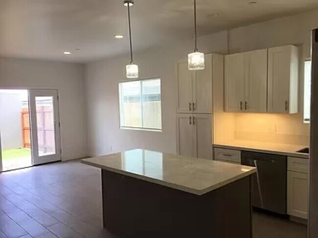 Building Photo - Spacious San Diego Home!