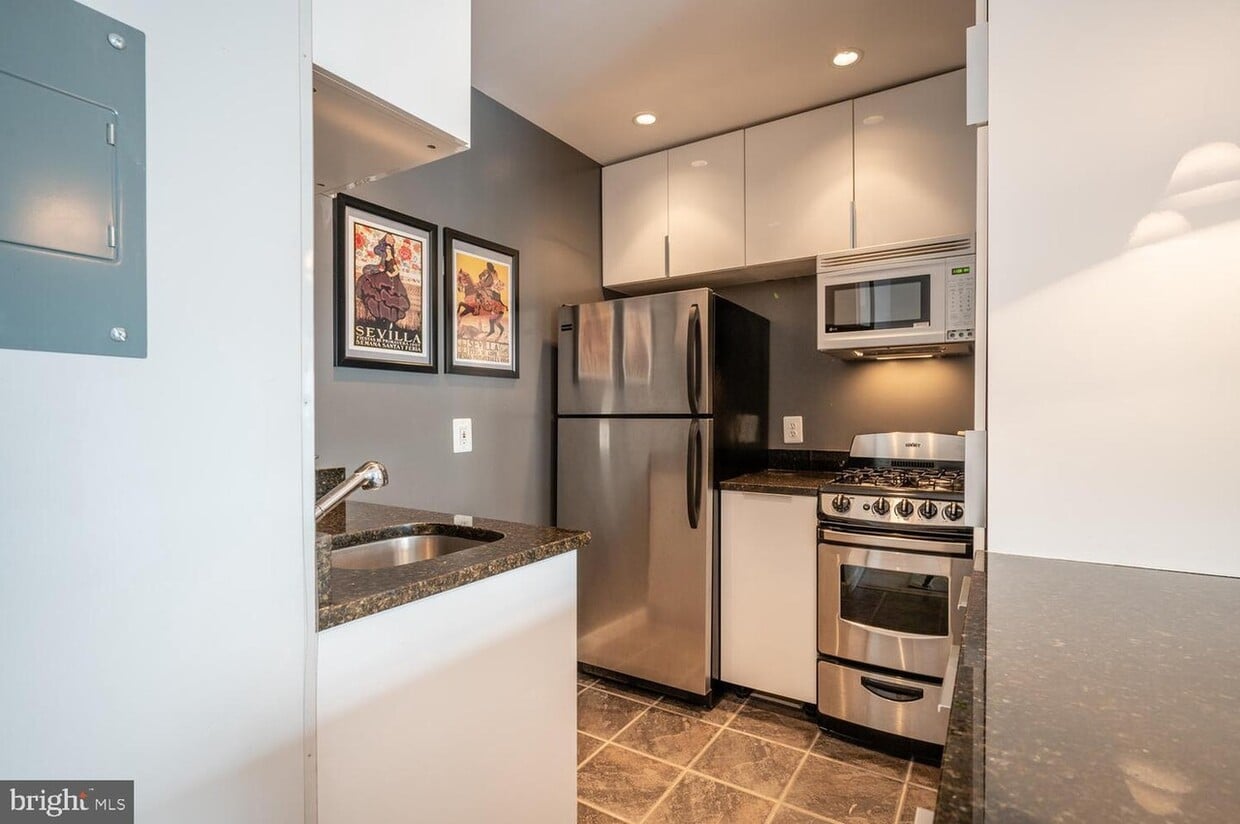 Kitchen - 3000 7th St NE