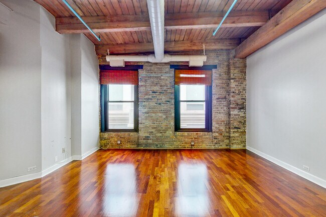 Building Photo - 225 W Huron St