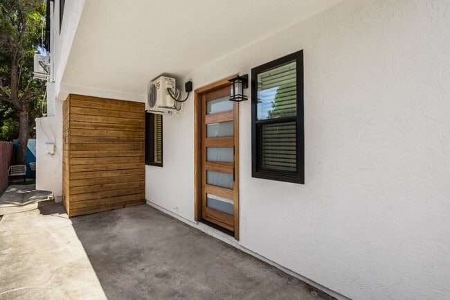 Building Photo - 4018 Riviera Dr