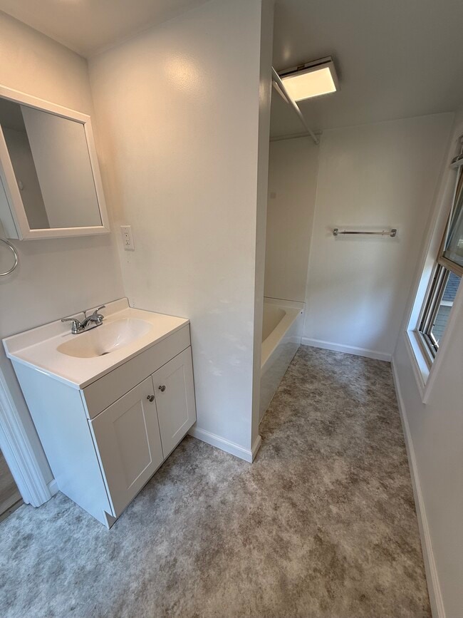 Building Photo - 312 Park St