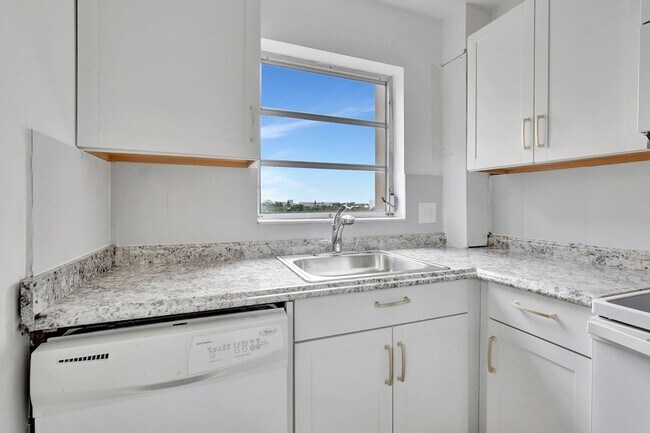 Foto del edificio - 2350 NE 14th Street Causeway