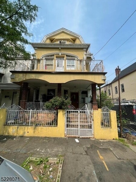 Primary Photo - 218 3rd St
