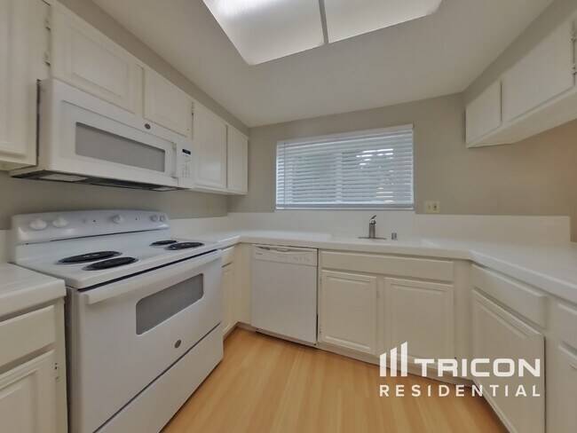Foto del edificio - 801 Newport Way