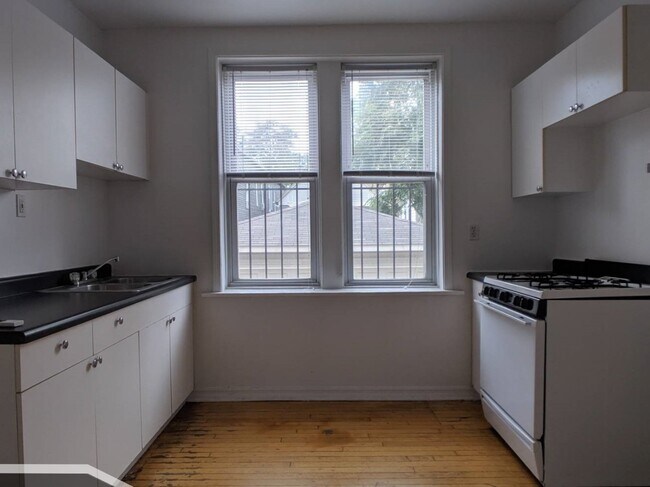 Foto del edificio - 3046 W Wellington Ave