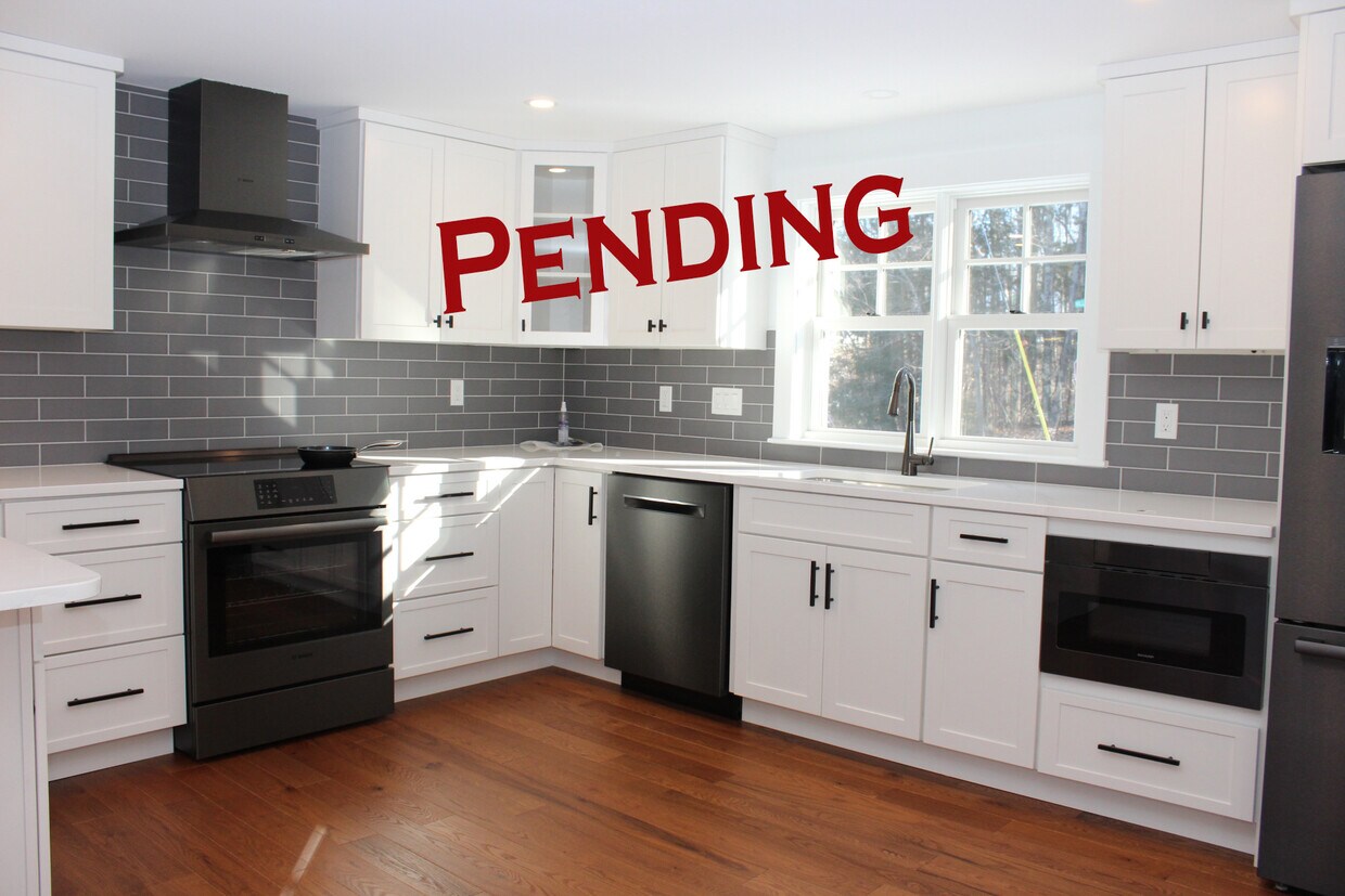 Primary Photo - 1 Hillrise Ln