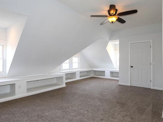 Bedroom (empty) - 1835 Hewitt Ave