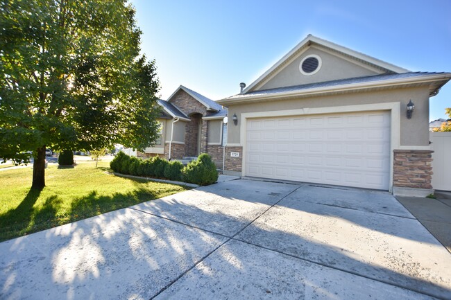 Building Photo - 5729 W Swift Creek Rd