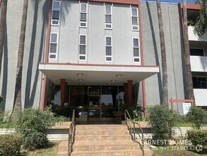 Building Photo - 4915 Tyrone Ave