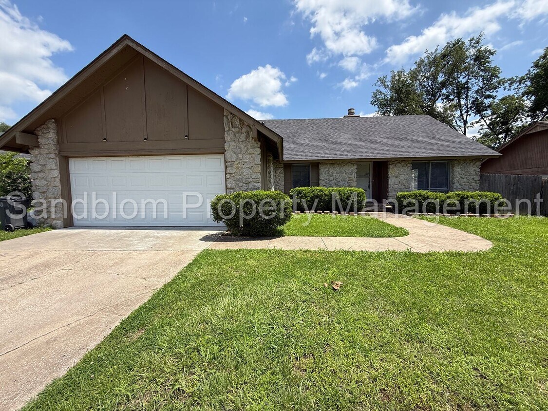 Foto principal - FOR LEASE | Eastland Acres | Available Now!